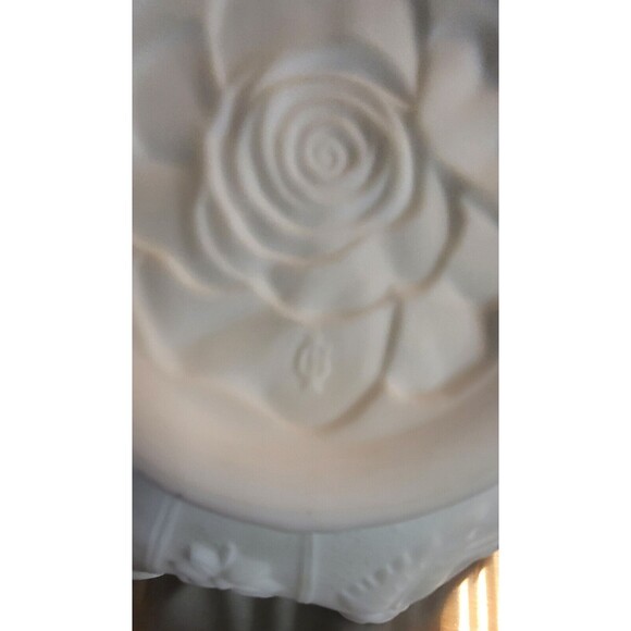 Imperial Milk Glass American Beauty Open Rose c1960s Bowl USA 9"diameter - Picture 4 of 6